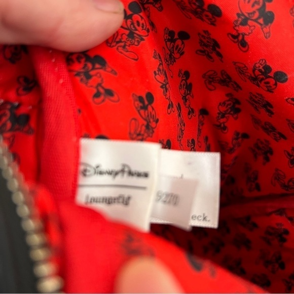 DISNEY PARKS X LOUNGEFLY Adorable Micky & Minnie Kissing Backpack. Zip pocket - Picture 6 of 10